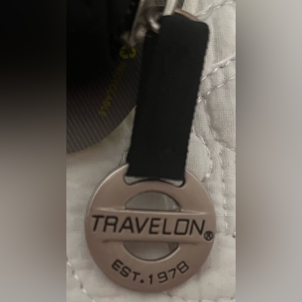 TRAVELON SAFE ID RFID BLOCKING WALLET - Picture 3 of 4